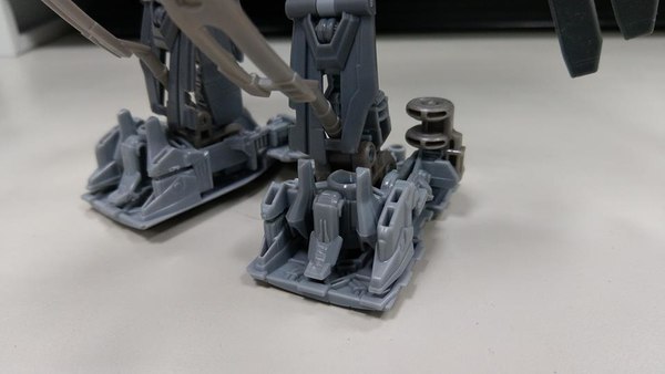 Studio Series Leader Class Blackout   In Hand Images Of Impressive New Mold Of 2007 Transformers Movie Character  (24 of 29)